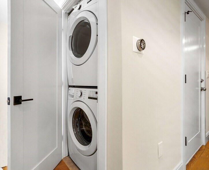 Building Photo - 32 Blaine St