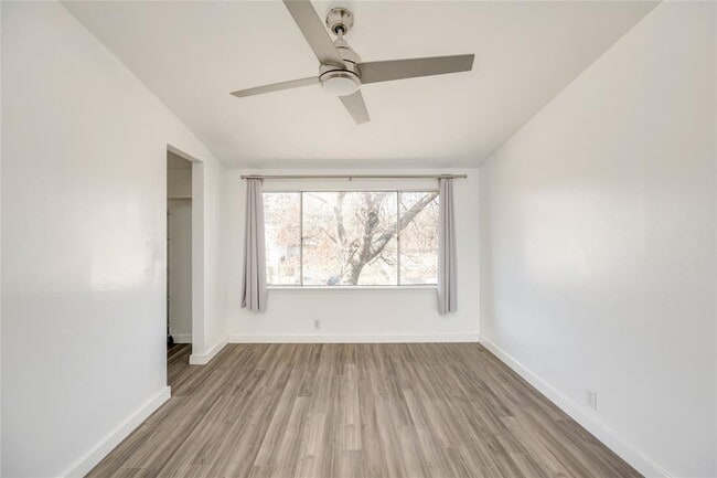 Building Photo - 1304 Mariposa Dr