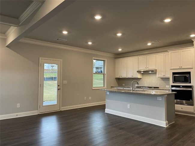 Building Photo - 4671 Silver Oak Dr