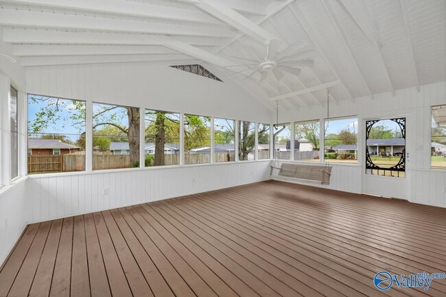 Building Photo - 1610 Chapman Ave NE