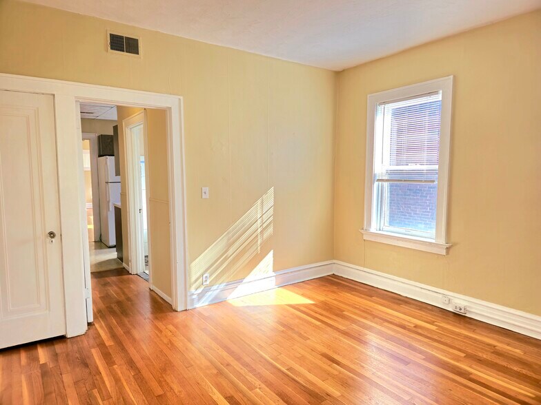 Building Photo - 7046 Forsyth Blvd