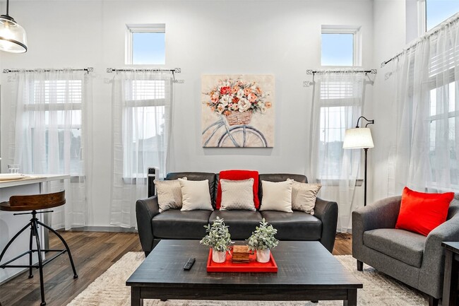 Building Photo - 829 Emile St