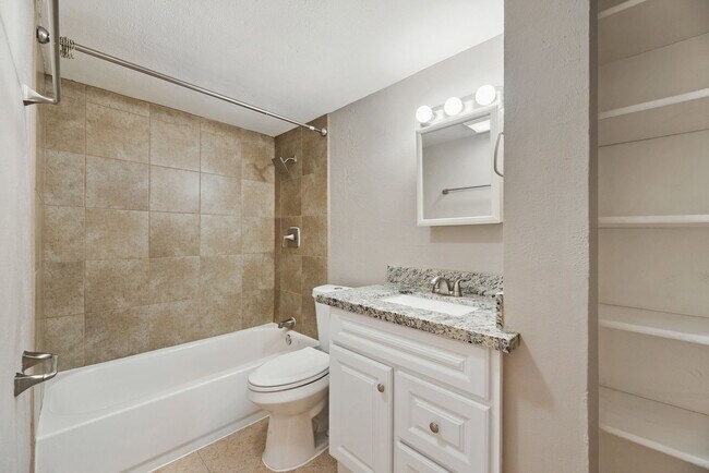 Building Photo - 17615 Autumn Hills Dr