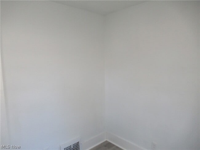 Building Photo - 14 Elm St