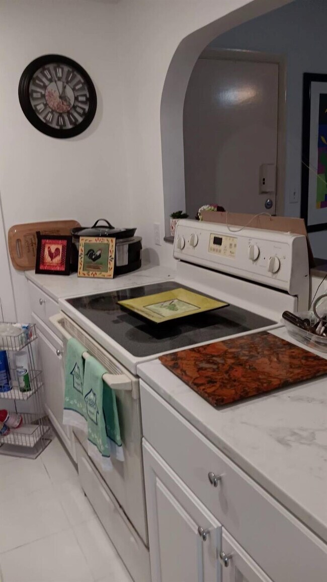 Building Photo - 17090 NE 14th Ave