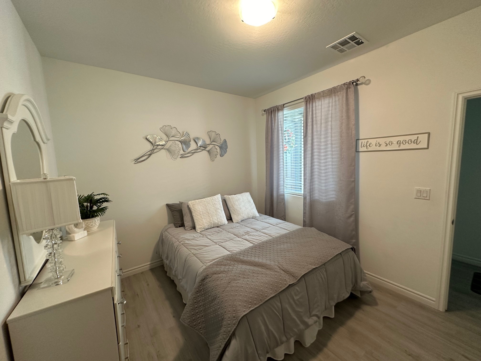 Bedroom - 1229 Ossa St