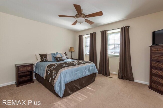 Building Photo - 3 br, 1.5 bath House - 249 Holly Dr.