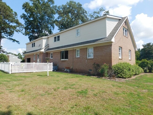 Building Photo - 509 W Wilson Creek Dr