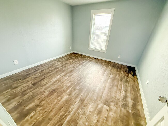 Building Photo - Cozy Single-Family Home with large yard in Caldwell