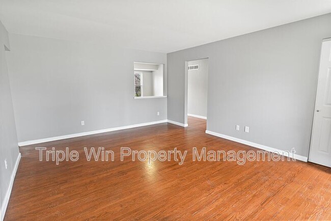 Building Photo - 2041 Northaire Ln