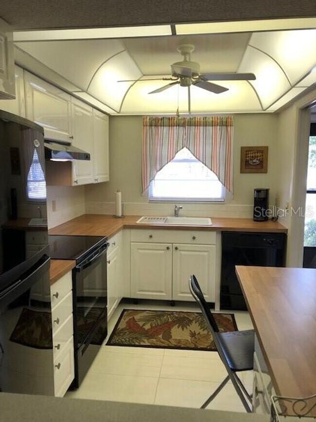Building Photo - AVAILABLE OFF SEASON FOR $1,800/MO