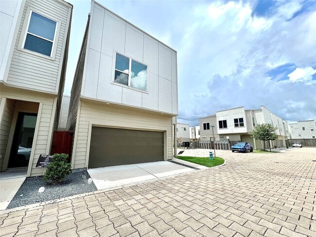 Building Photo - 613 Thornton Oaks Ln