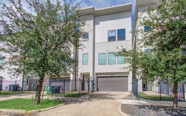 Building Photo - 509 Gregg St