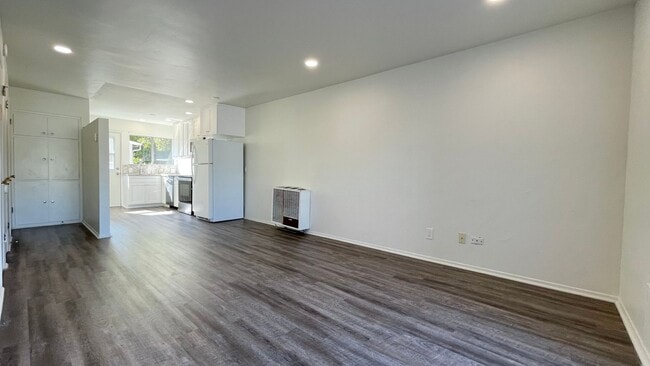 Building Photo - 2 Bedroom 2-1/2 Bathroom Townhouse by Sierra Vista Hospital and Near Cal Poly Campus