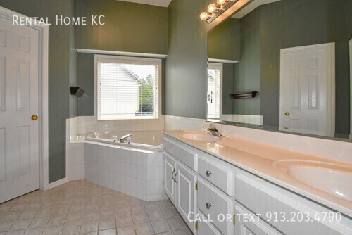 Building Photo - 15246 S Acuff Ln