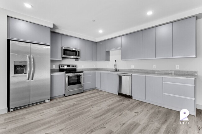 Building Photo - 7040 Woodman Ave