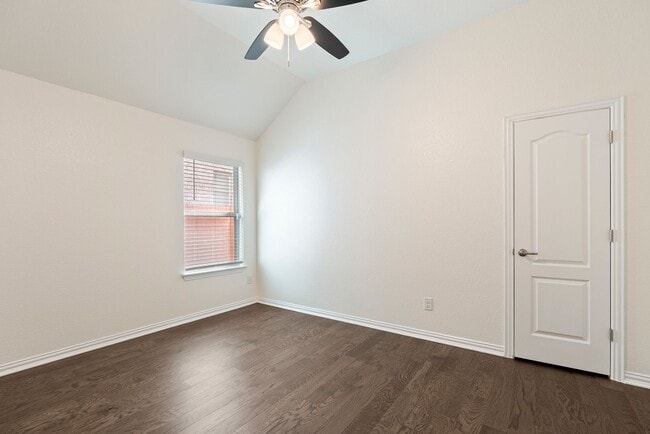 Building Photo - Beautiful 5 bedroom, 3 bathroom home in Buda!!!