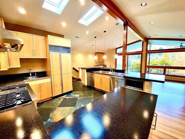 Building Photo - Stunning, 4 Bedroom, 3500 Square Foot, Highland's Home in Boise's North End
