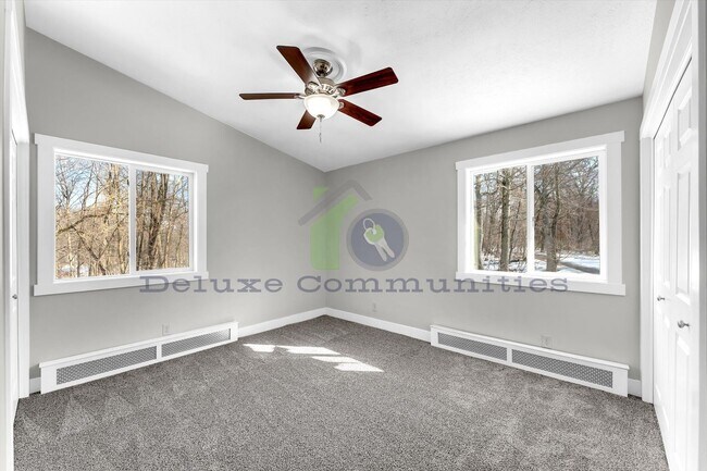 Building Photo - Beautiful 3 Bedroom in Alto – Updated, Spacious, Surrounded by Nature