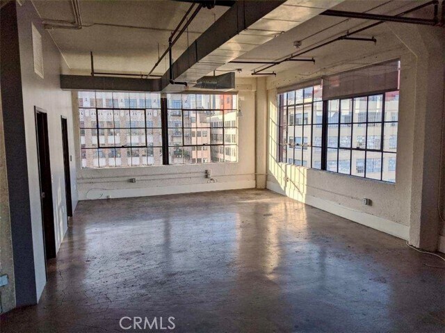 Building Photo - 315 E 8th St