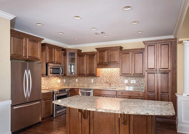Building Photo - 1111 Regency Dr