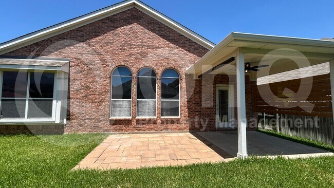 Building Photo - 9537 Navarro St