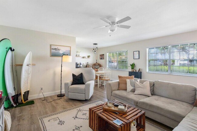 Building Photo - 2455 NE 51st St