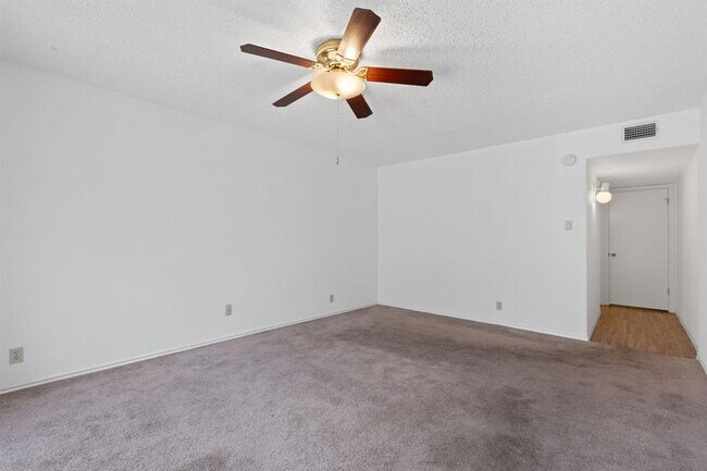 Building Photo - 2217 Onion Creek Pkwy