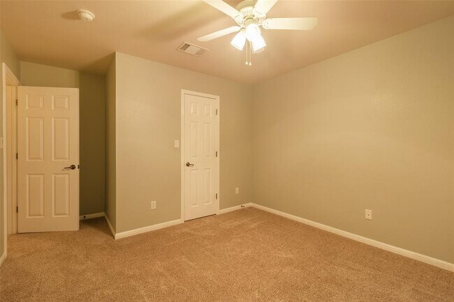 Building Photo - 4202 Fairmeadow Dr
