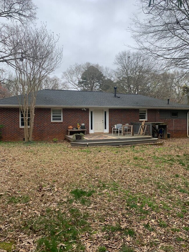 Building Photo - Quiet 2BR Retreat Minutes from Downtown Athens