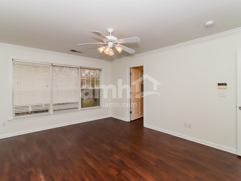 Building Photo - 11728 Rainy Bend Dr