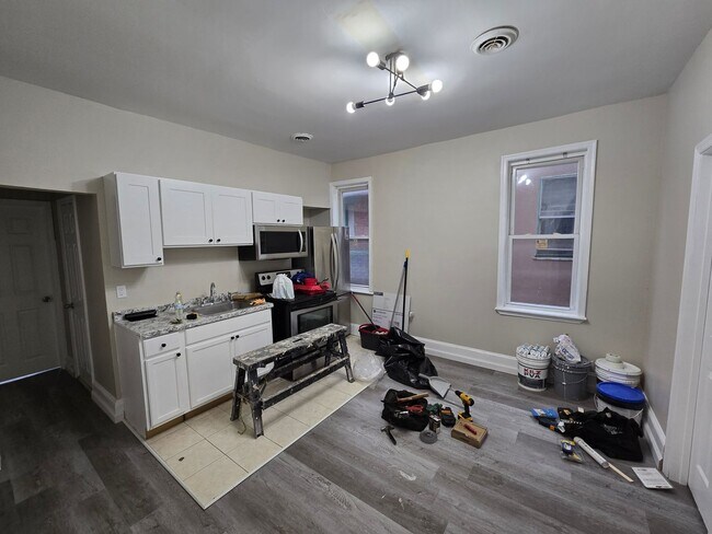 Building Photo - 4915 N 13th St