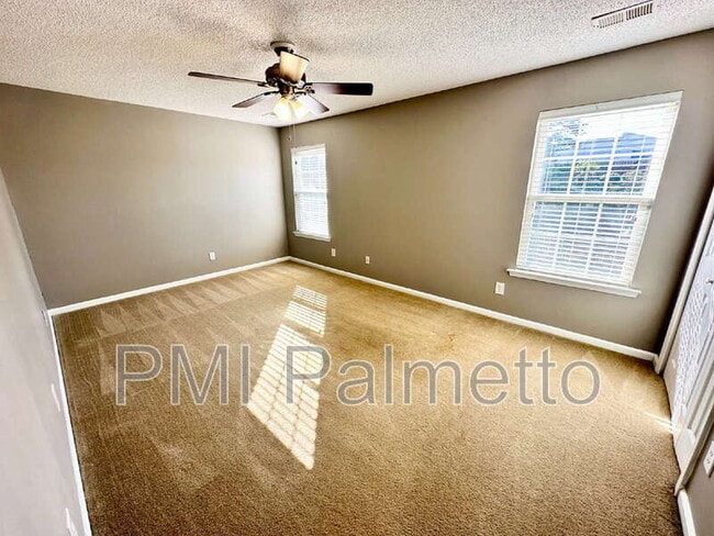 Building Photo - 303 Buckthorne Dr