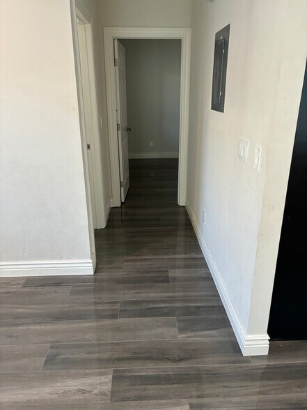 Building Photo - 1209 Center Ln