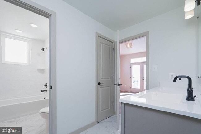 Building Photo - 710 Iron Frg Rd