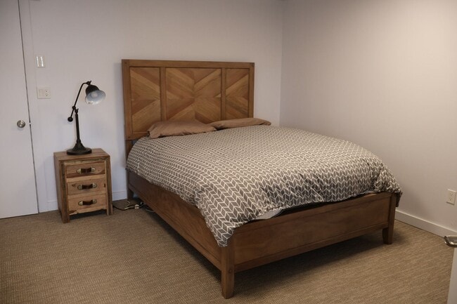 Building Photo - Pet Friendly 1 Bedroom in Downtown Bozeman