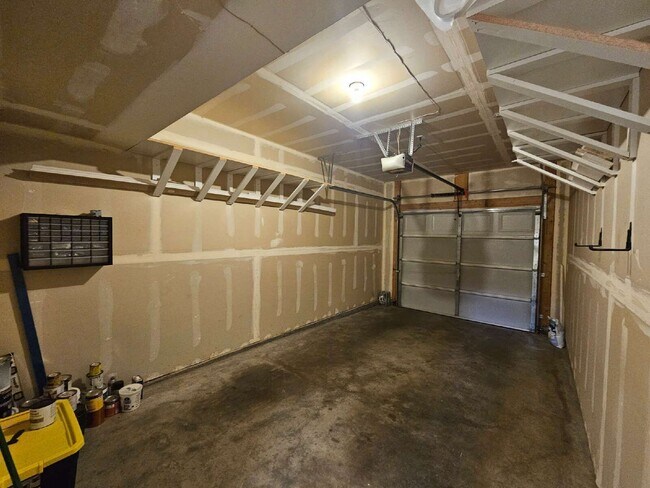 Building Photo - 18721 E Water Dr