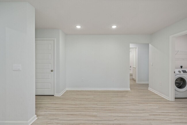 Building Photo - 522 Mary Lou Way