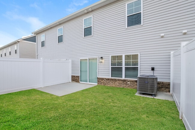 Building Photo - 2057 N Sarah Dr