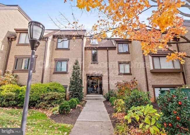 Primary Photo - 1633 Parkcrest Cir