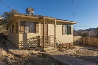Building Photo - 412 W Leroux St