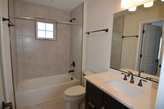 Building Photo - 124 Roman Ln