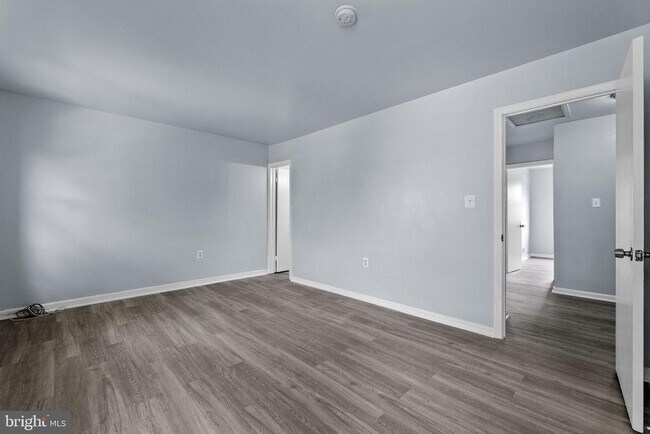 Building Photo - 8145 Community Dr