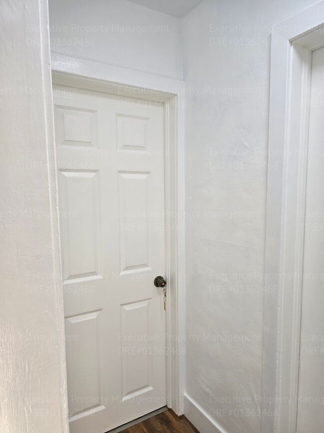 Building Photo - Remodeled 3 bedroom/ 1 bathroom