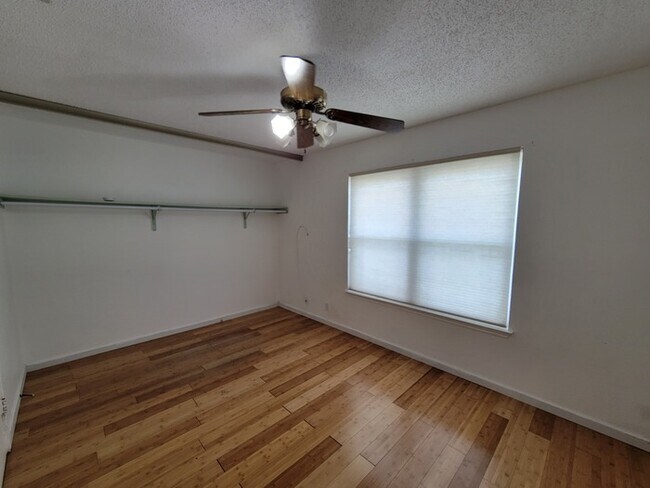 Building Photo - Gorgeous 2 beds 2 baths in San Antonio!