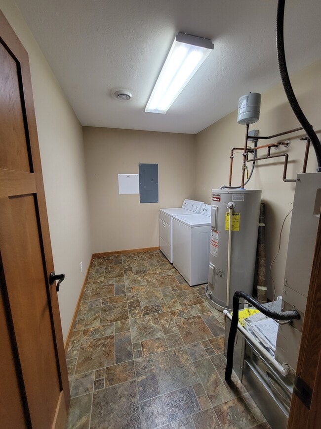 Building Photo - 720 Brooklawn Dr