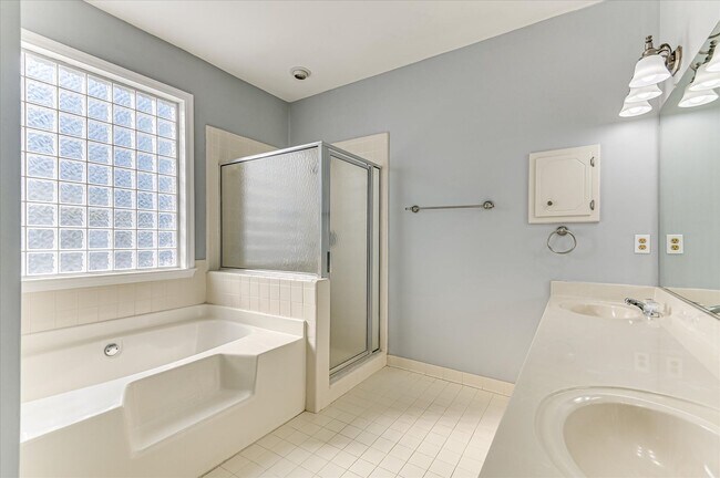 Building Photo - 1140 Parkside Trail