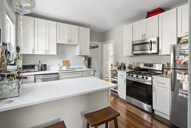 Building Photo - 39 Edison Green