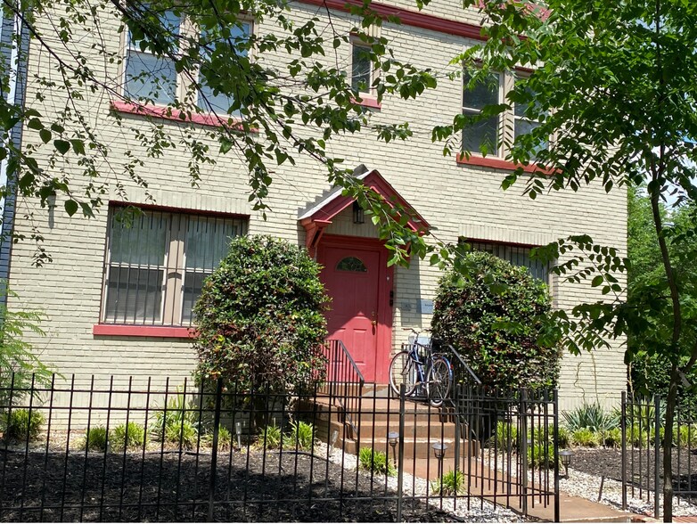 Building Photo - 1618 Isherwood St NE