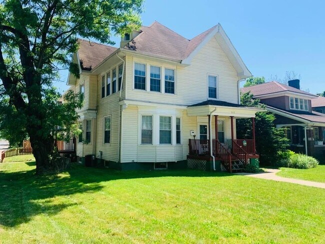 Primary Photo - 102 Wakewa Ave